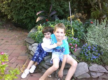 Hope and glen at mama and papas
